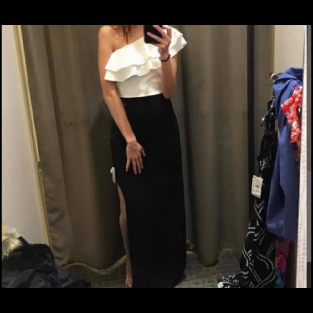 Chinese laundry gown